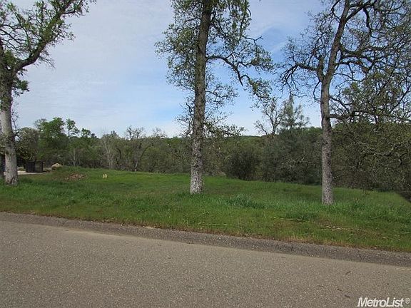 3rd image of 1171 Lomond Dr