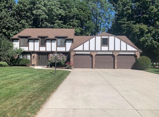 4231 River Bluff Dr, Fort Wayne, IN 46835