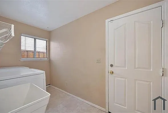 1585 Foxwood Dr — Photo 24