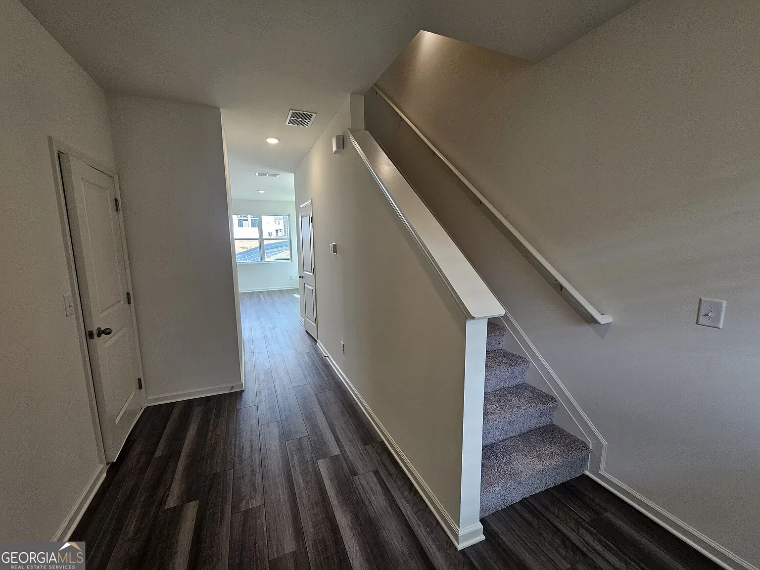 3 bed, 2.5 bath, 1421 sqft, $2,100 — Photo 2