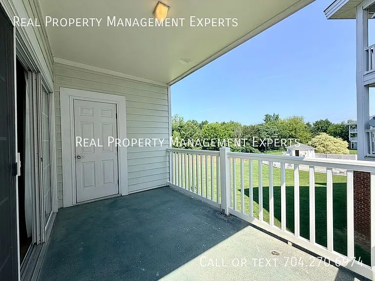 8969 Meadow Vista Rd — Photo 16