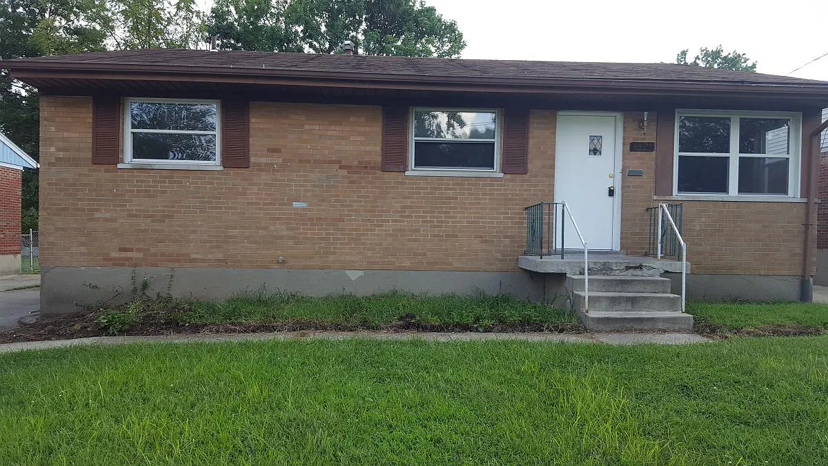 4825 Sapphire Ln photo 1