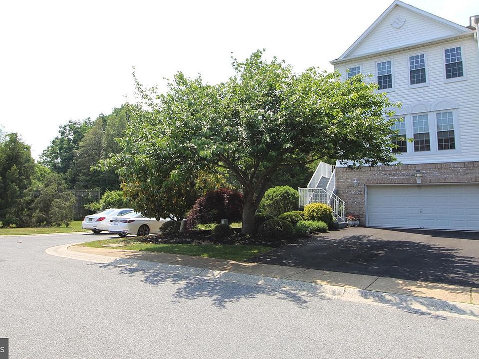 1st image of 710 W Oakmeade Dr