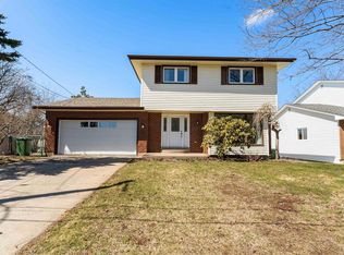 29 Bow St, Dartmouth, NS B2Y 4G5
