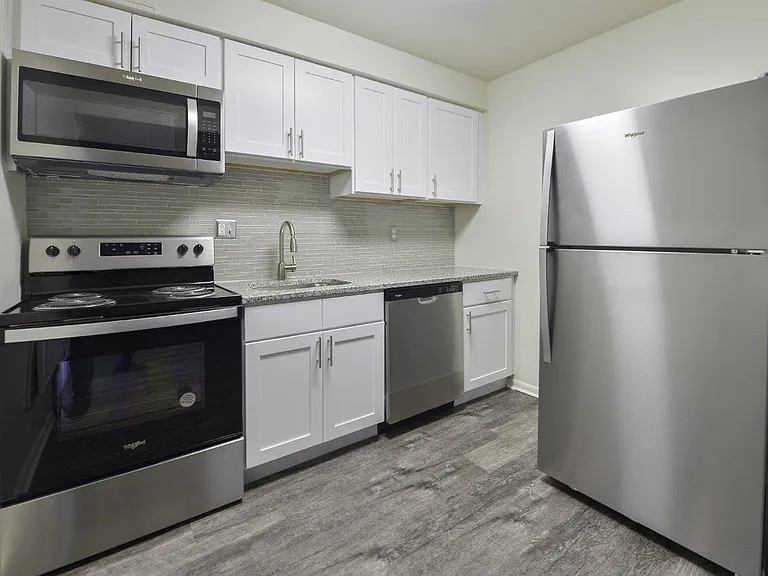 Lexington House Apartment Homes — Photo 2