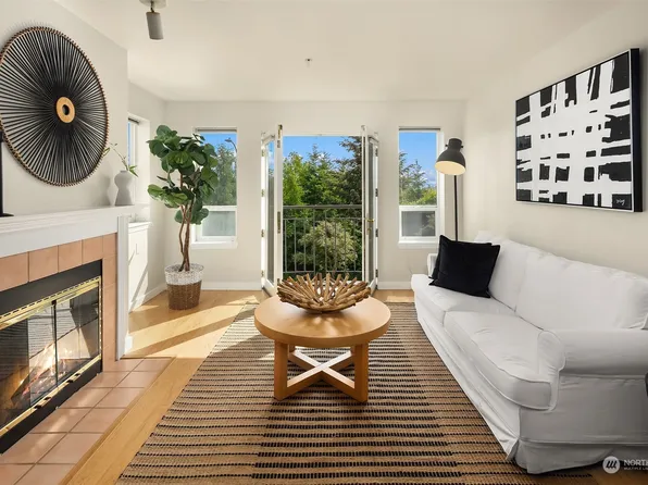 3028 Western Avenue #103, Seattle, WA 98121