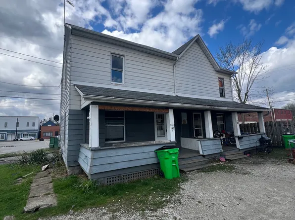 204 1st St NW #A, Barberton, OH 44203