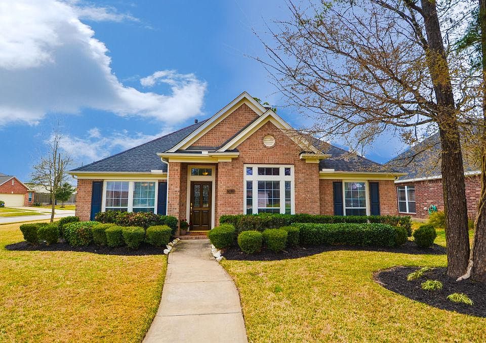 Welcome home - this beautiful one story home is perfect for you!