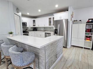 537 Racquet Club Rd APT 37, Weston, FL 33326