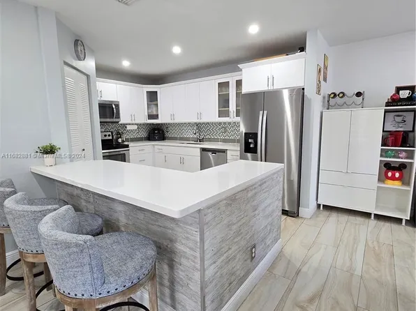 537 Racquet Club Rd APT 37, Weston, FL 33326