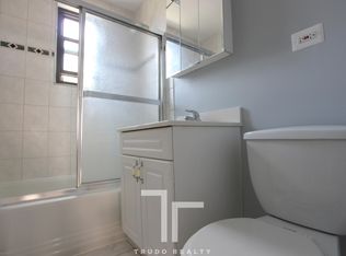 7300 N Ridge Blvd, Chicago, IL 60645