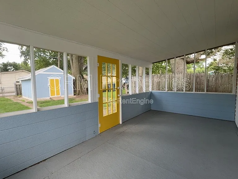 1339 Division St — Photo 29