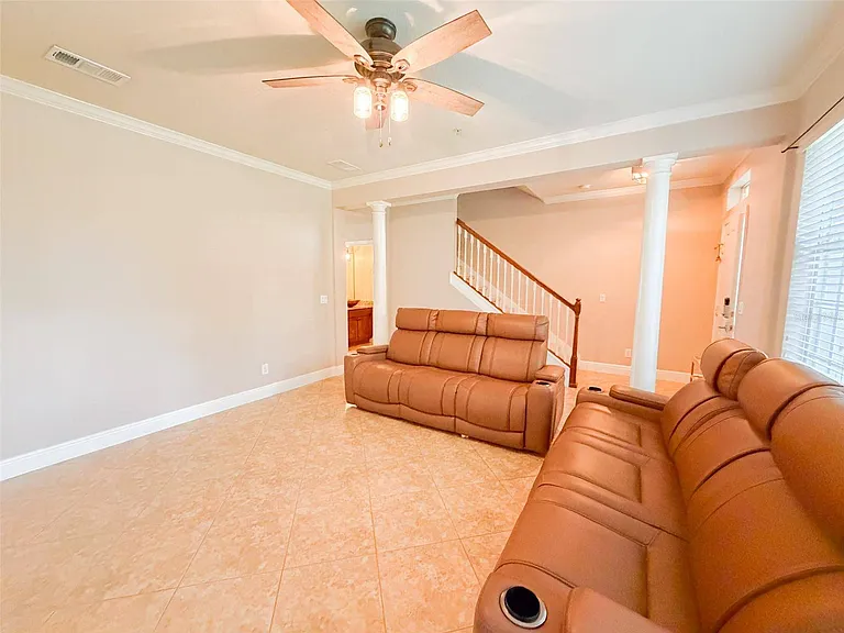 5489 Baldwin Park St — Photo 5