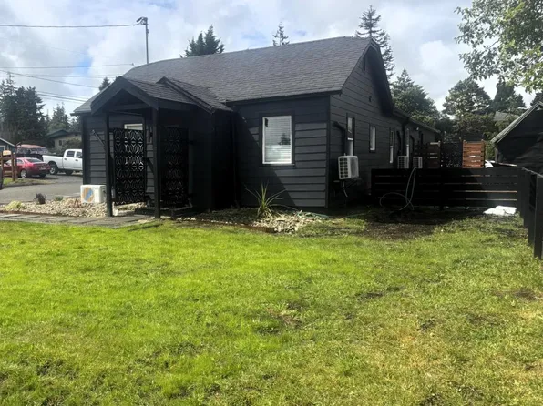 3319 Myrtle St, North Bend, OR 97459