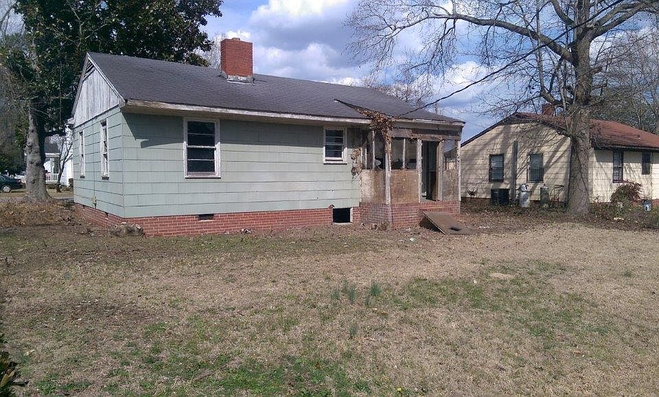 2nd image of 300 Stephens St