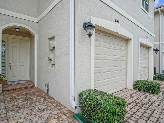 3rd image of 638 SW Glen Crest Way