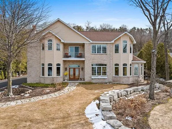 5116 Bay Shore Dr, Sturgeon Bay, WI 54235