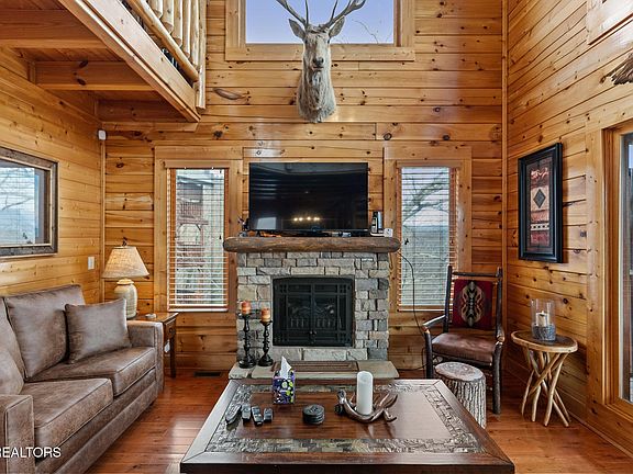 2nd image of 2869 White Oak Ridge Ln