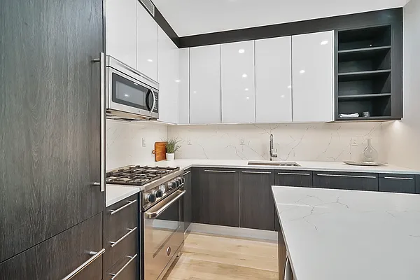 Sold by Avenue Sotheby's International Realty | media 10