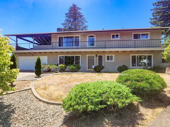 1893 NW Moore Ave, Roseburg, OR 97471