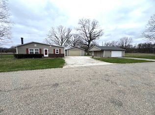 9782 Camp Drake Rd, Fairmount, IL 61841