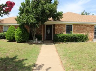 2901 Robindale Ln, Grapevine, TX 76051