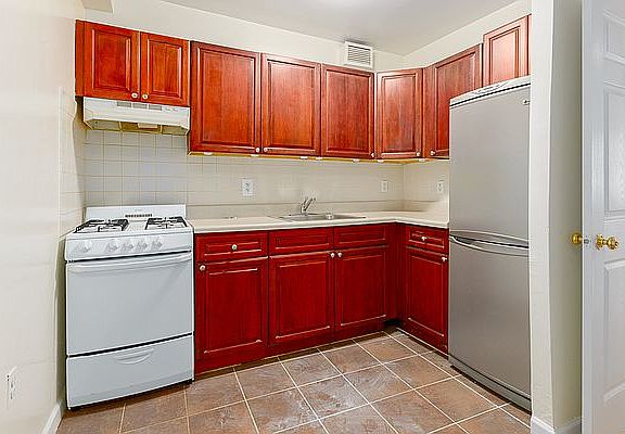 4th image of 796 Sterling Pl #2F