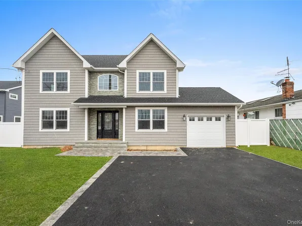 961 N Broadway, Massapequa, NY 11758