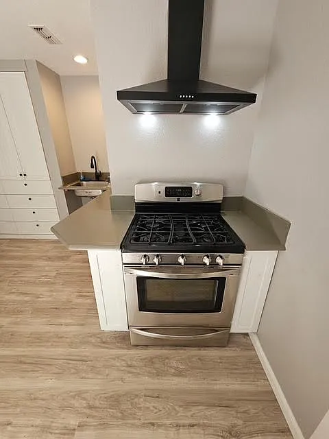 1 bed, 900 sqft, $2,195 — Photo 2