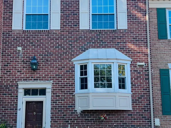 18 Valley Crossing Cir, Cockeysville, MD 21030