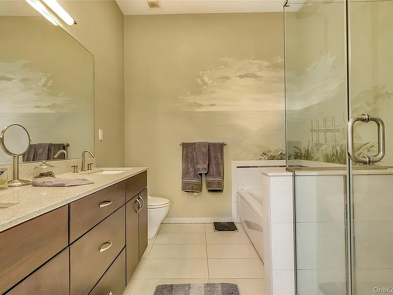 20 Canoe Place Rd #8 — Photo 10