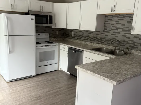 629 E 8th Ave APT 2, North Pole, AK 99705