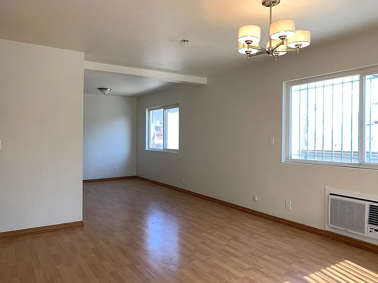 2251 Crenshaw Blvd Residences — Photo 3
