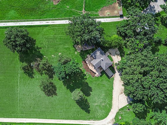 3rd image of 9114 Howe Rd