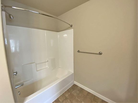 4th image of 547 SE 128th Ave