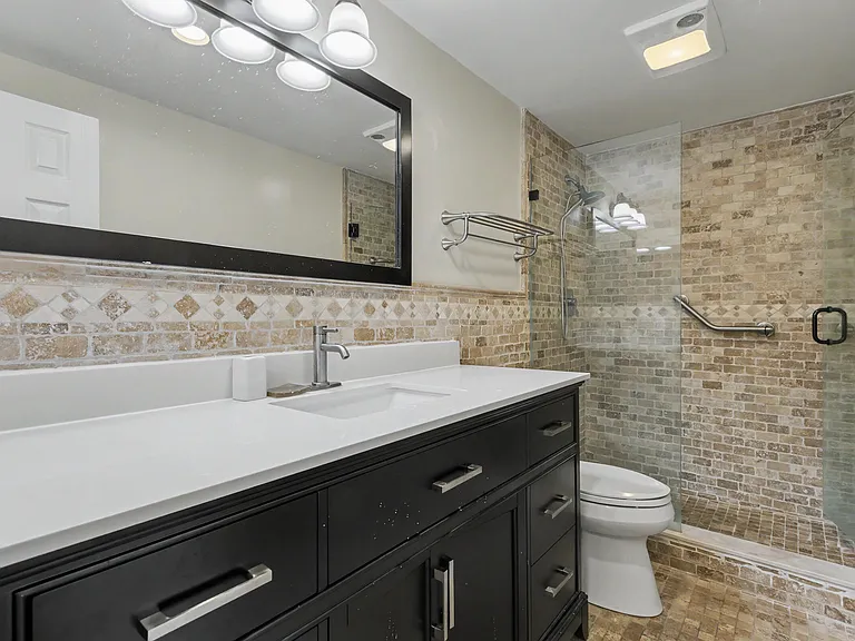 2455 NE 51st St #E-207 — Photo 13