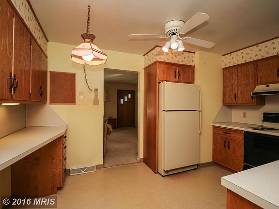 5th image of 233 Rock Willow Ave