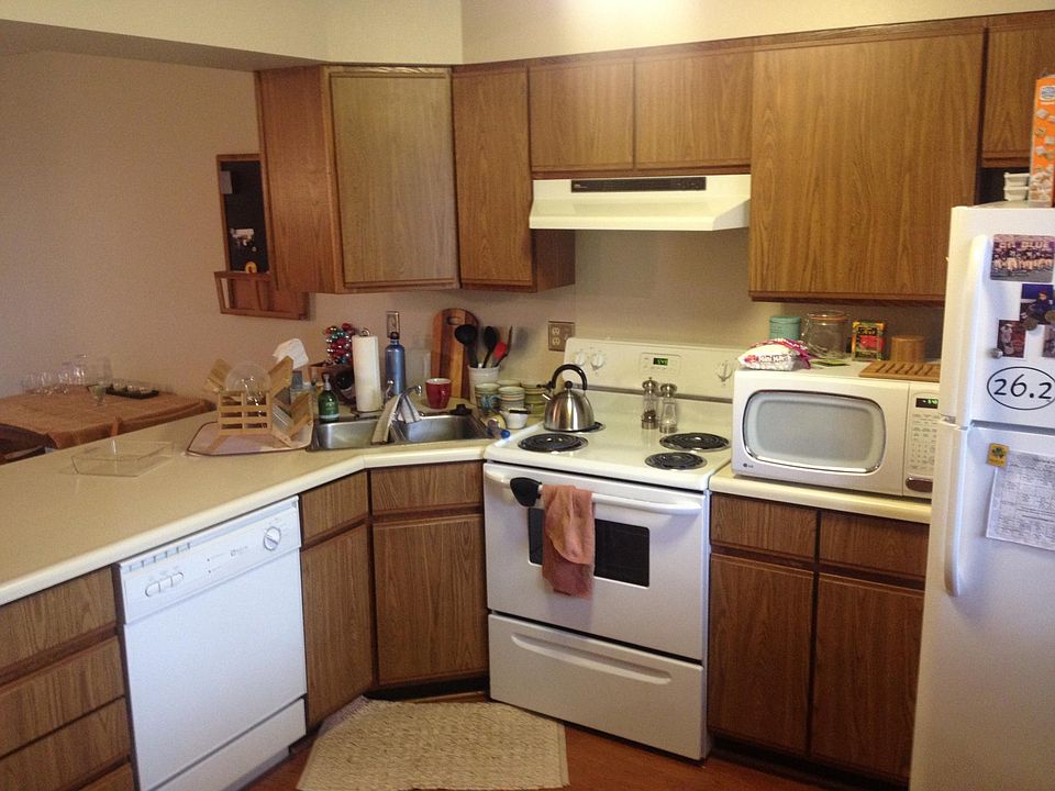 Kitchen. Microwave has been added since this picture was ta