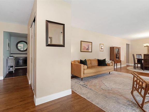 4th image of 707 Deauville Ct