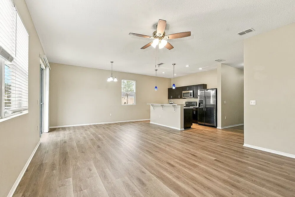 3 bed, 2.0 bath, 1686 sqft, $2,130 — Photo 4