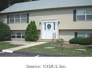 54 Founders Vlg, Clinton, CT 06413