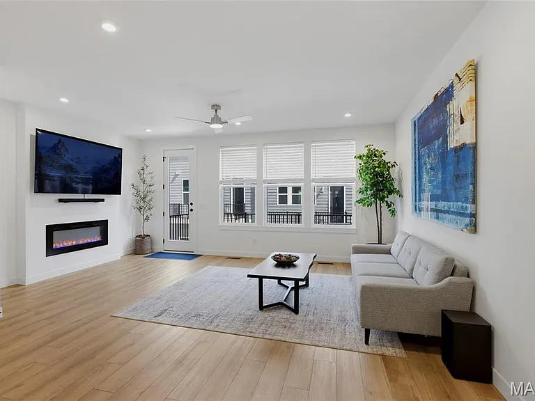8924 Gateway Cir — Photo 8