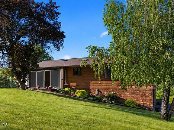3rd image of 1072 Ravine Road
