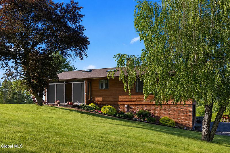 3rd image of 1072 Ravine Road