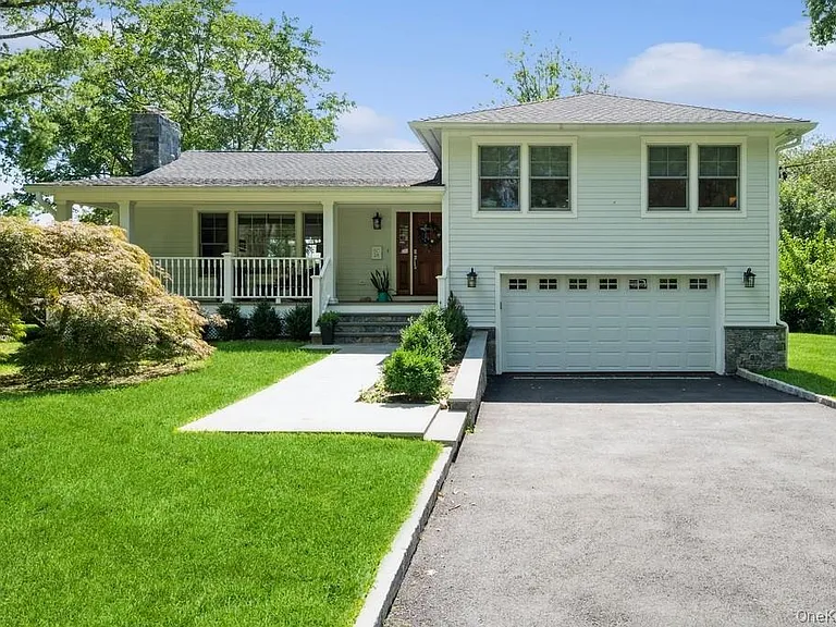 24 Sleepy Hollow Rd — Photo 1