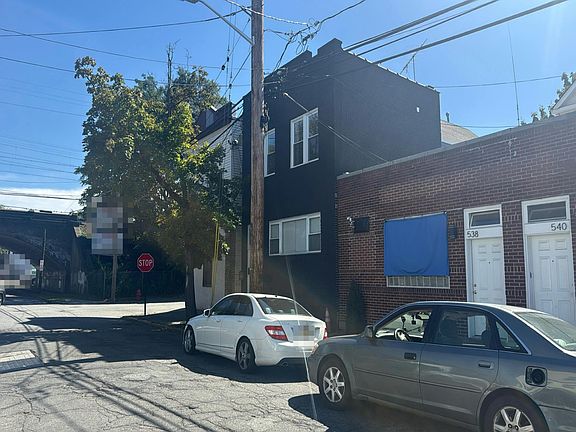 2nd image of 536 Joyce St