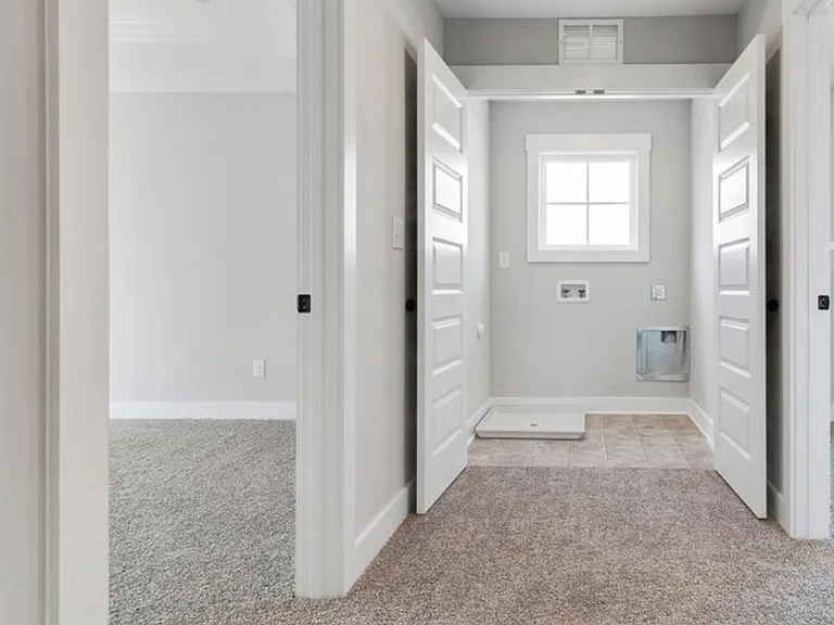 281 E Ivybridge Dr — Photo 6