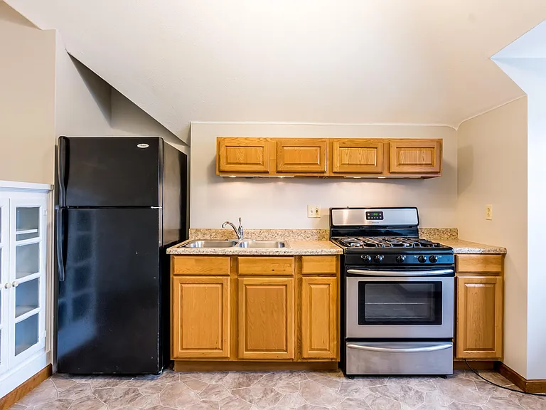 535 W Berry St #5 — Photo 9