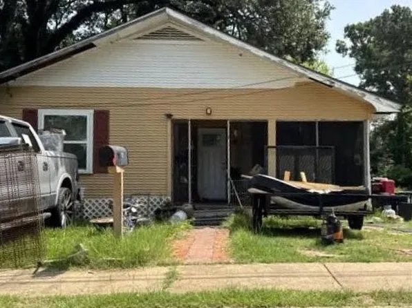 202 Hardtner St, Pineville, LA 71360