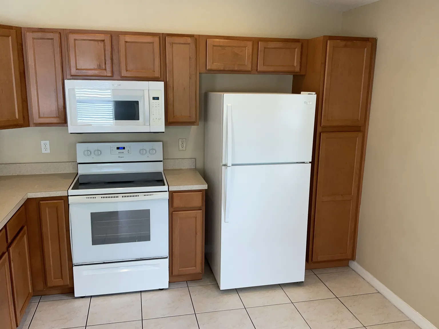 4 bed, 2.0 bath, 1946 sqft, $2,295 — Photo 2
